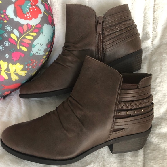 trendy ankle boots